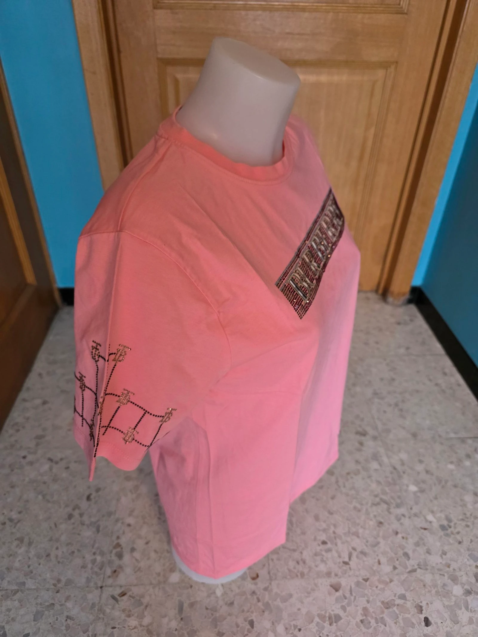 T-Shirt rosa com strass – photo 3